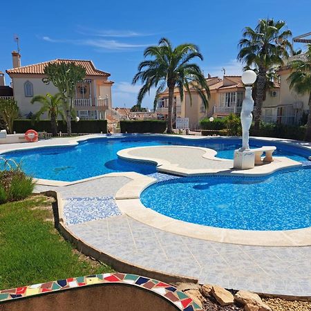Schoenes Ruhiges Rooftop Apartment Mit Grosser Dachterrasse Torrevieja Exterior photo