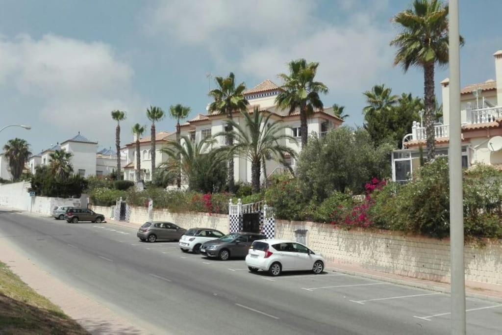 Schoenes Ruhiges Rooftop Apartment Mit Grosser Dachterrasse Torrevieja Exterior photo