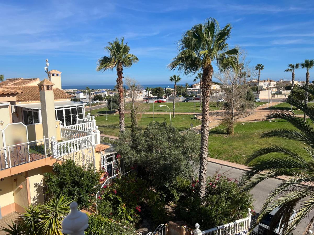 Schoenes Ruhiges Rooftop Apartment Mit Grosser Dachterrasse Torrevieja Exterior photo