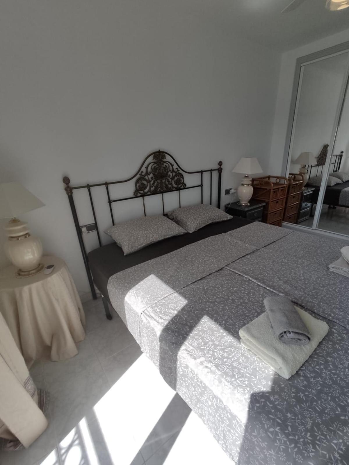Schoenes Ruhiges Rooftop Apartment Mit Grosser Dachterrasse Torrevieja Exterior photo