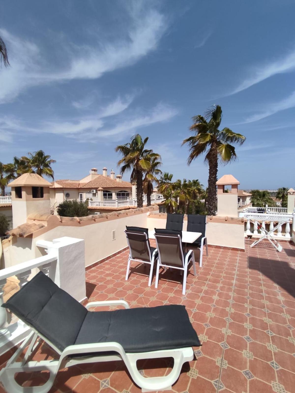 Schoenes Ruhiges Rooftop Apartment Mit Grosser Dachterrasse Torrevieja Exterior photo