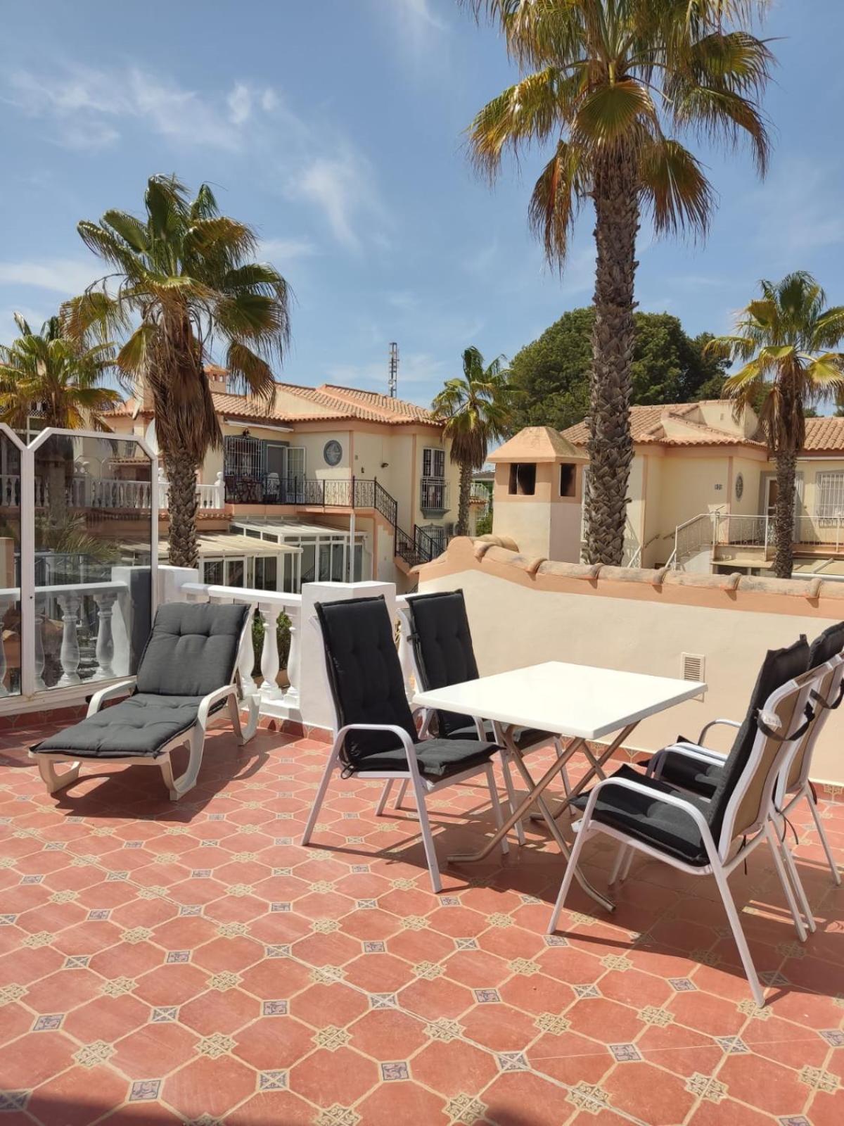 Schoenes Ruhiges Rooftop Apartment Mit Grosser Dachterrasse Torrevieja Exterior photo