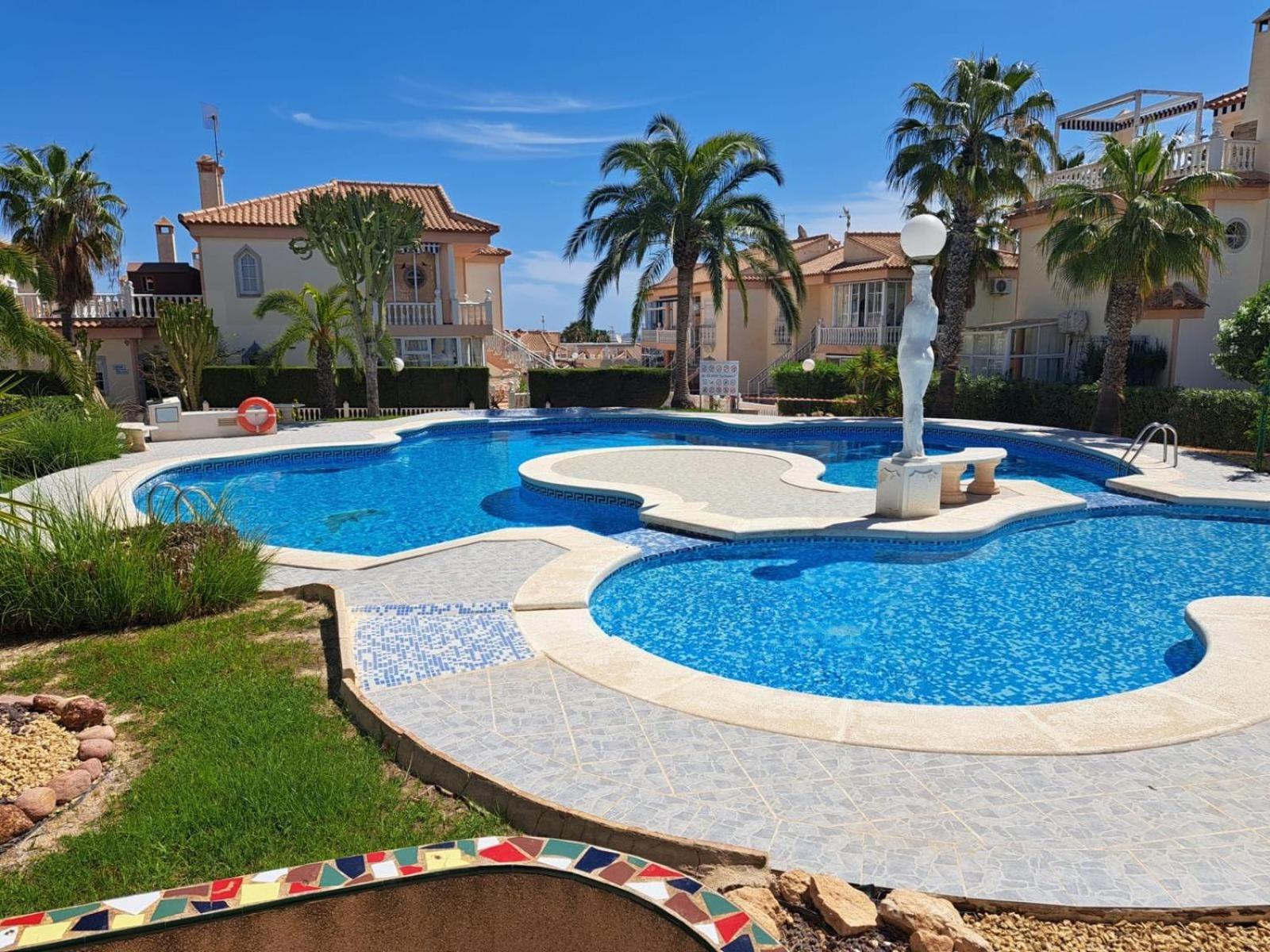 Schoenes Ruhiges Rooftop Apartment Mit Grosser Dachterrasse Torrevieja Exterior photo
