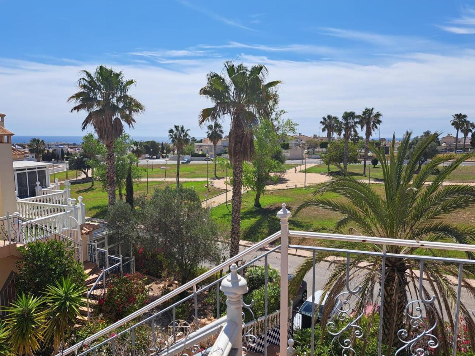 Schoenes Ruhiges Rooftop Apartment Mit Grosser Dachterrasse Torrevieja Exterior photo