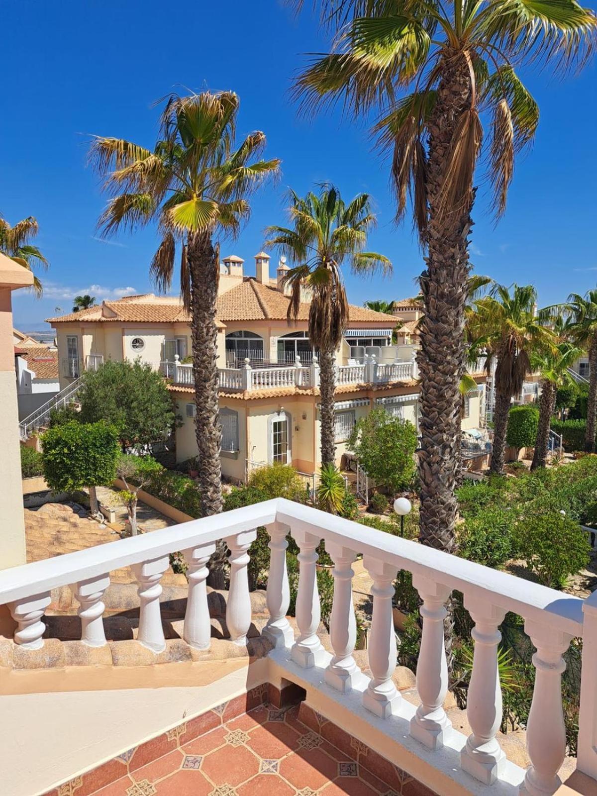 Schoenes Ruhiges Rooftop Apartment Mit Grosser Dachterrasse Torrevieja Exterior photo
