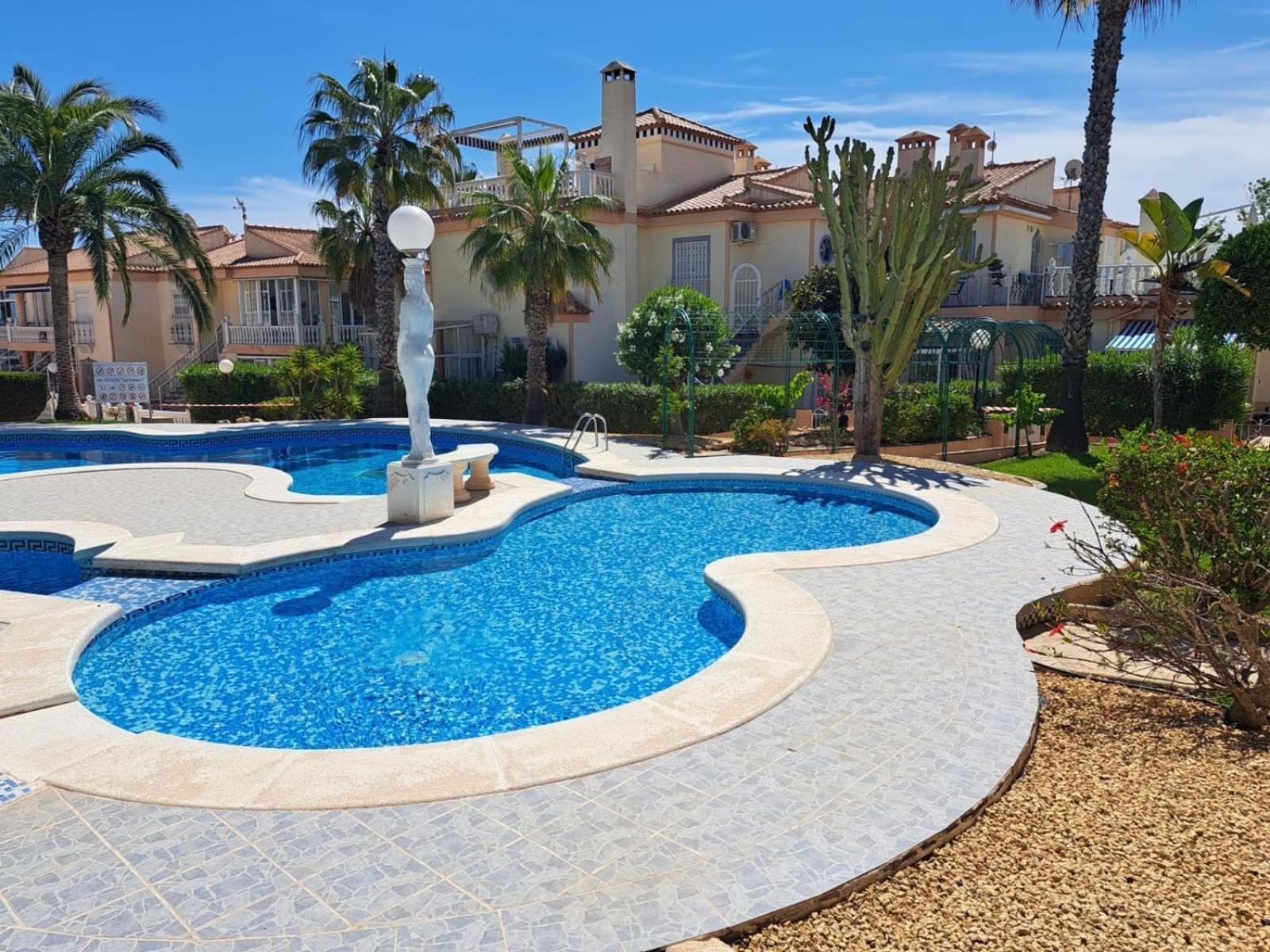Schoenes Ruhiges Rooftop Apartment Mit Grosser Dachterrasse Torrevieja Exterior photo